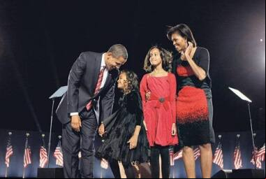 Obama, suas filhas Sasha (esq.) e Malia e Michelle. 