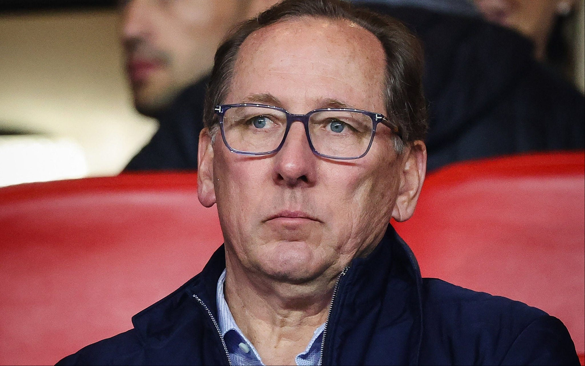 John Textor acompanha jogo do Lyon contra o Monaco, pelo Campeonato Francês (Foto: Clement Mahoudeau/AFP)