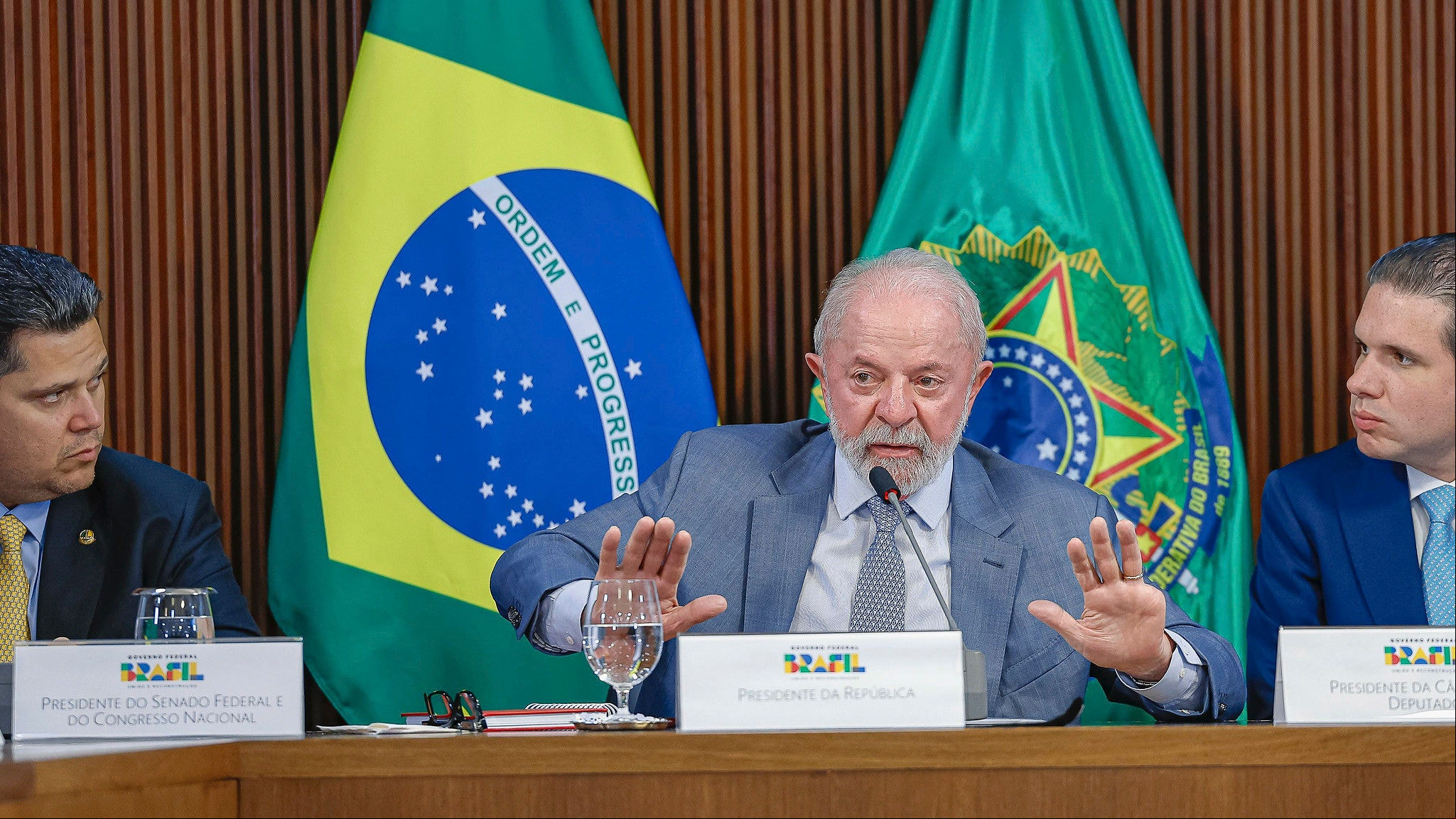 Congresso Nacional quer ajustes nas contas públicas, mas trava projetos do governo Lula para corte de gastos
