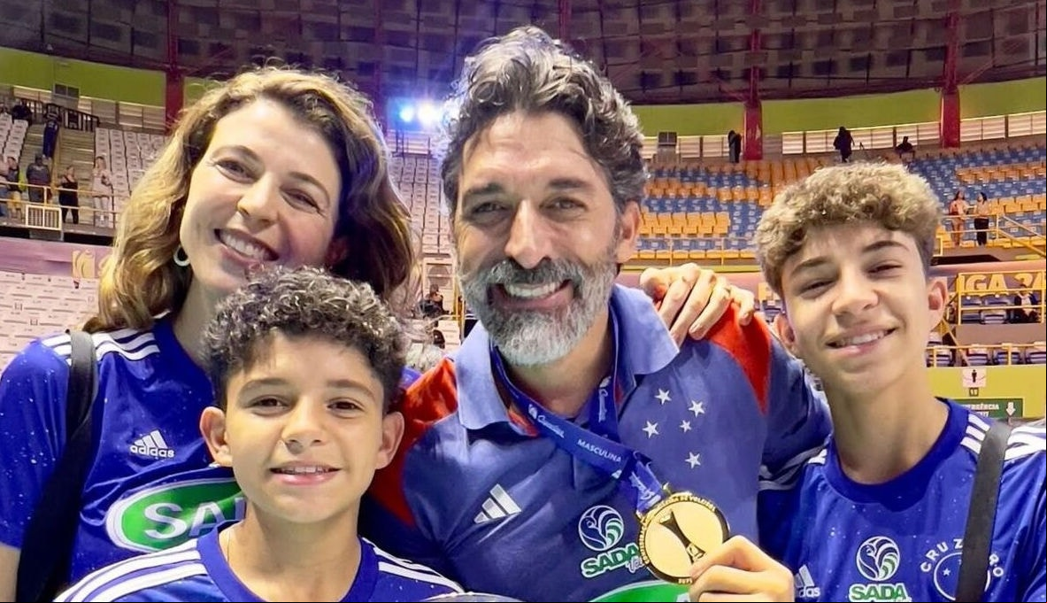 Filhos seguem os do pai no vôlei