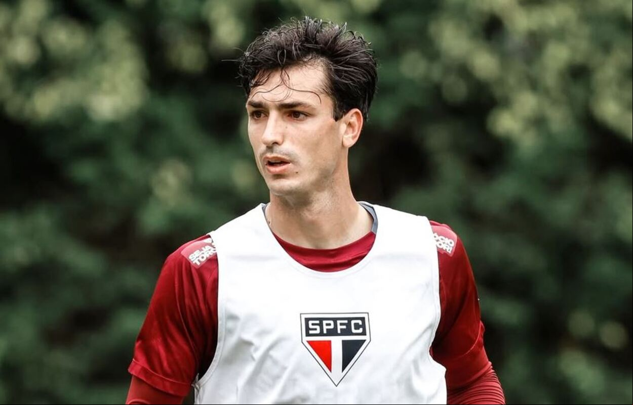 Dinenno em seu primeiro dia de treino no CT da Barra Funda